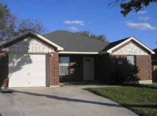 737 Tuskegee St, Grand Prairie, TX 75051