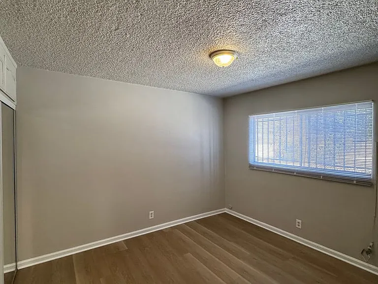 11421 S Normandie Ave — Photo 7