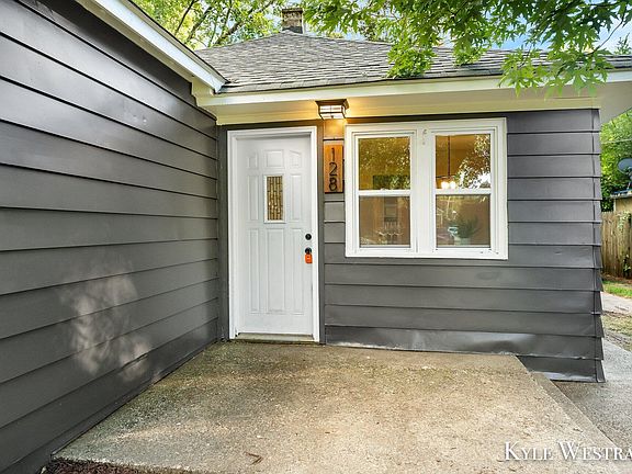 5th image of 128 34th St SE