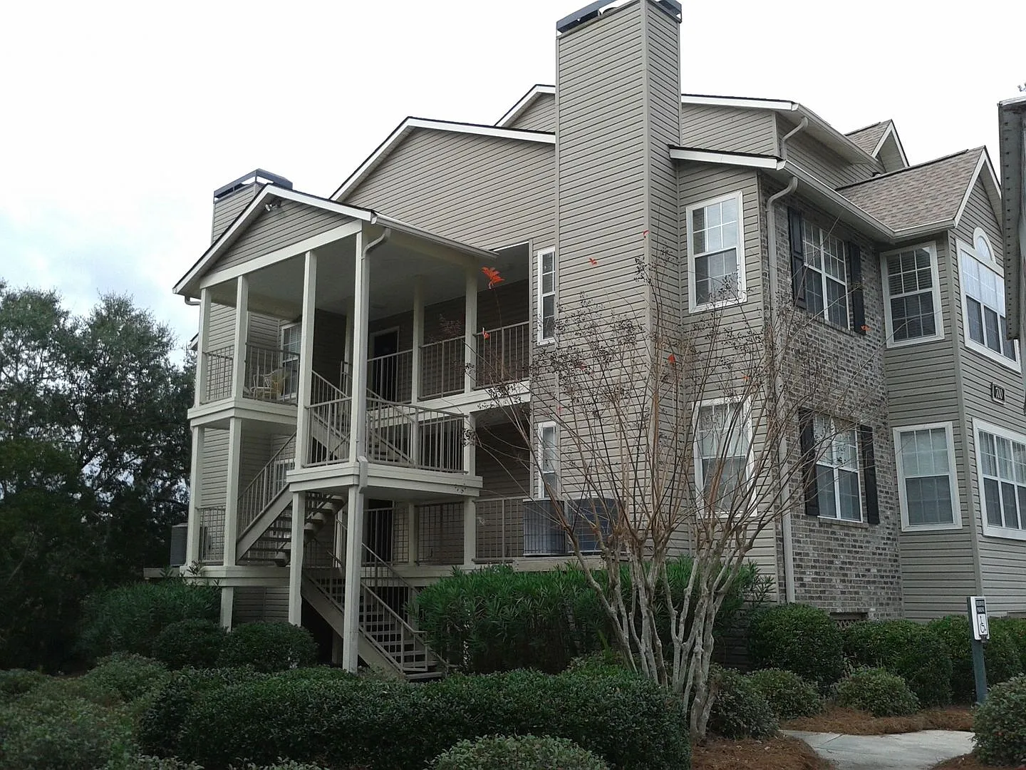 Southside Savannah-Rare Hoover Creek Condo W/Garage — Photo 2