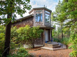 220 Highland Dr NW, Tillamook, OR