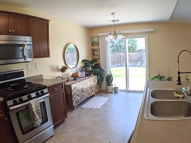 11404 Eresma Dr — Photo 10