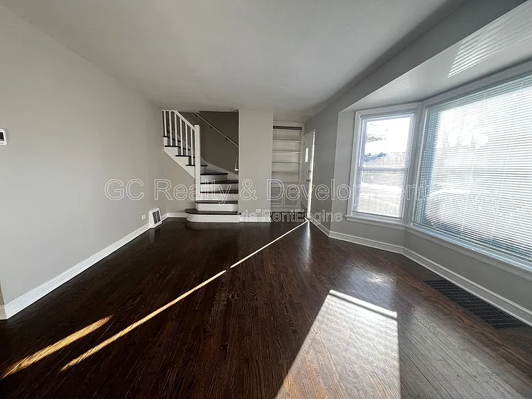 9121 S Utica Ave — Photo 2