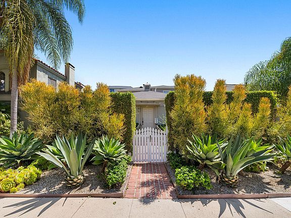 entrance from street