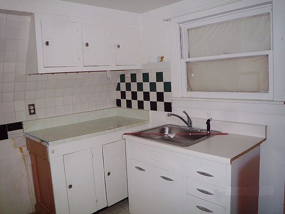 5th image of 4106 N Octavia Ave