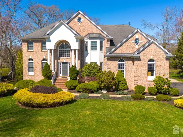 21 Woodmere Rd, Monroe Township, NJ 08831