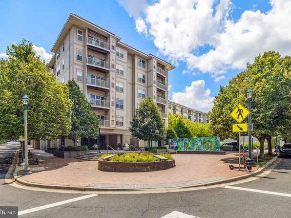 8045 Newell St APT 522, Silver Spring, MD 20910