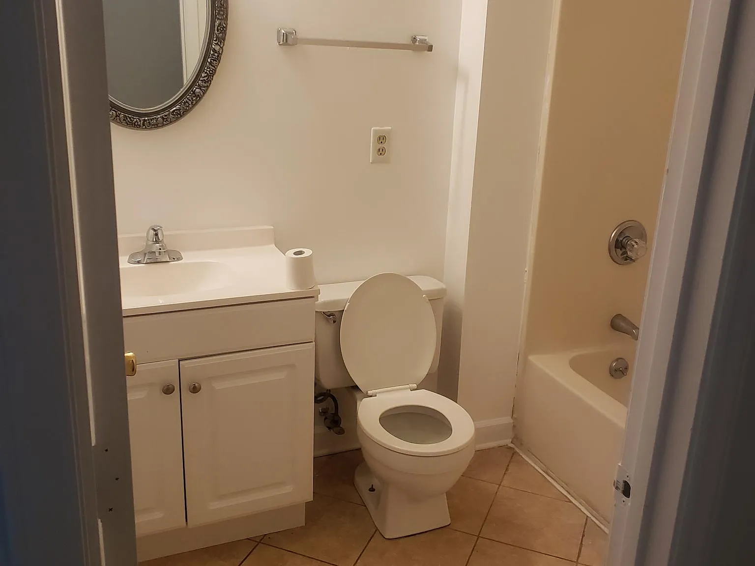 1523 Ridgewood Ave — Photo 1