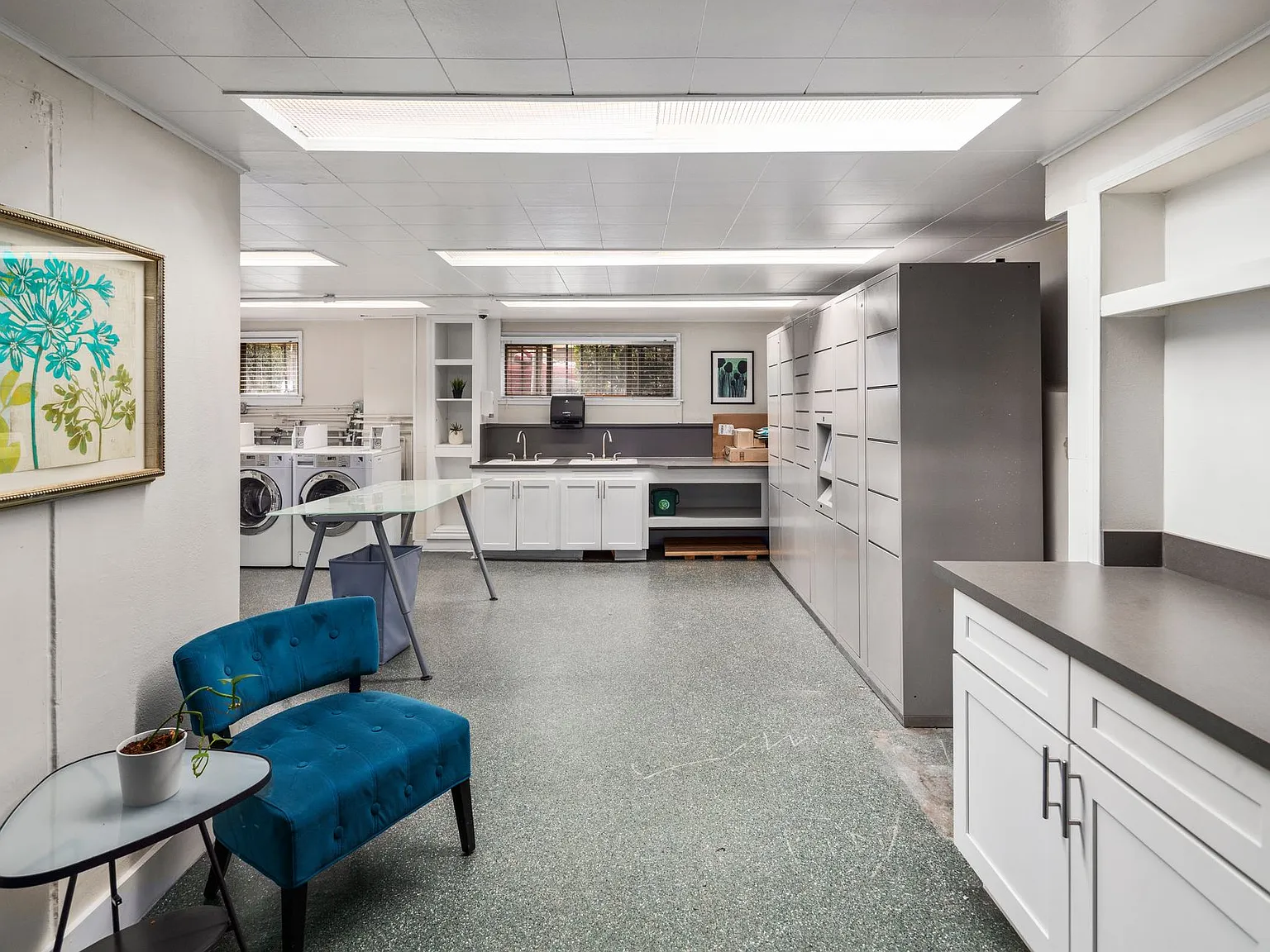 Charbern Apartments, where timeless architecture meets comfortable city living. — Photo 2