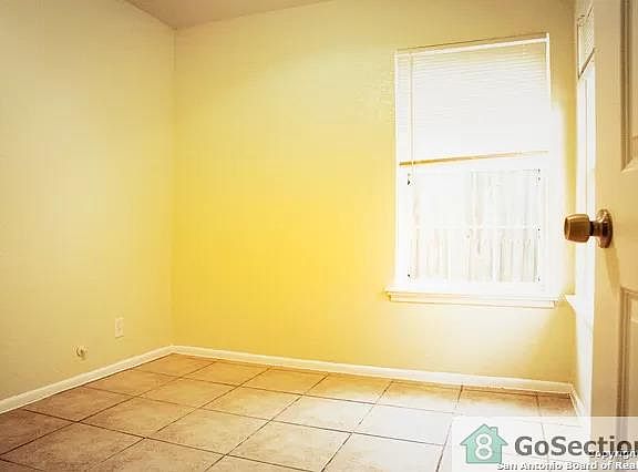 5th image of 207 Beam St