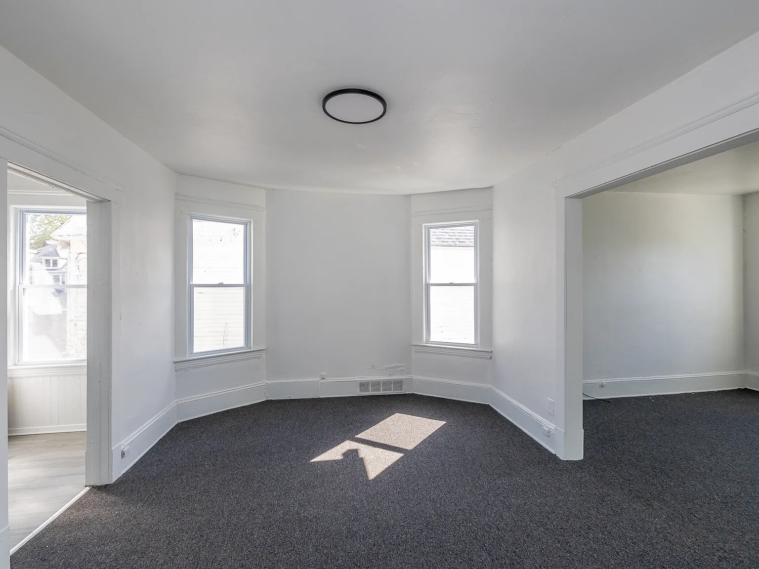 10117 Hampden Ave — Photo 4
