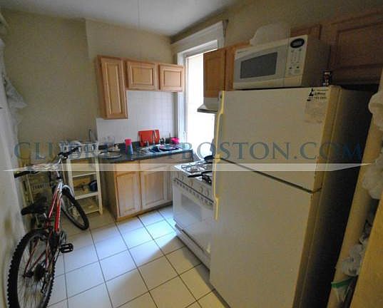 5th image of 248 Kelton St #2