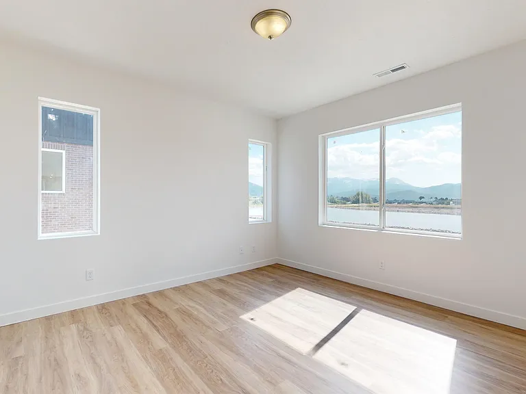1266 S Sawmill Blvd — Photo 8