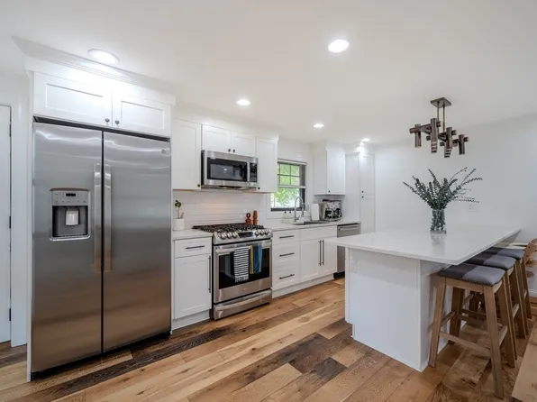 11 Rice St #1, Salem, MA 01970