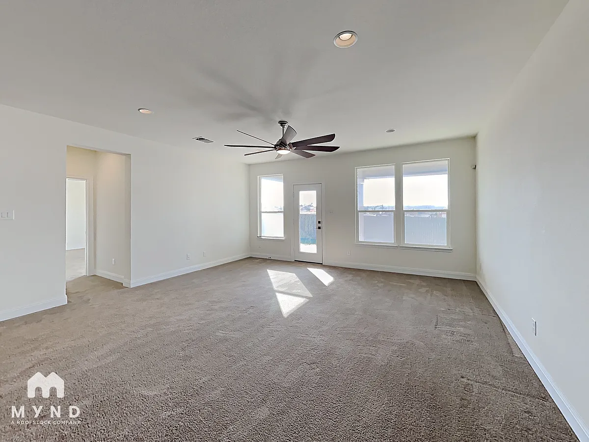 Building Photo - 5805 Sardinia Dr