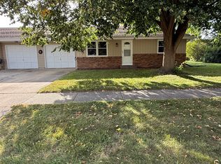 2007 Cottonwood Dr #2007, Janesville, WI 53545