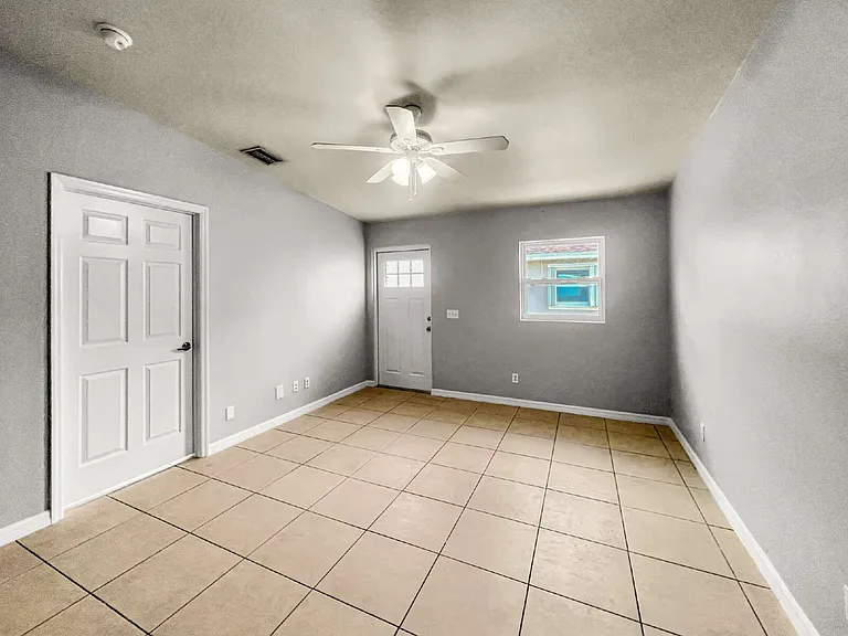1321 SE 8th Ave #2 — Photo 5