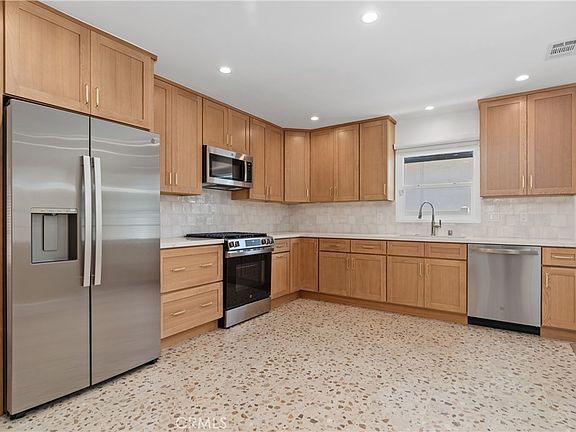 3rd image of 337 E Everett Pl