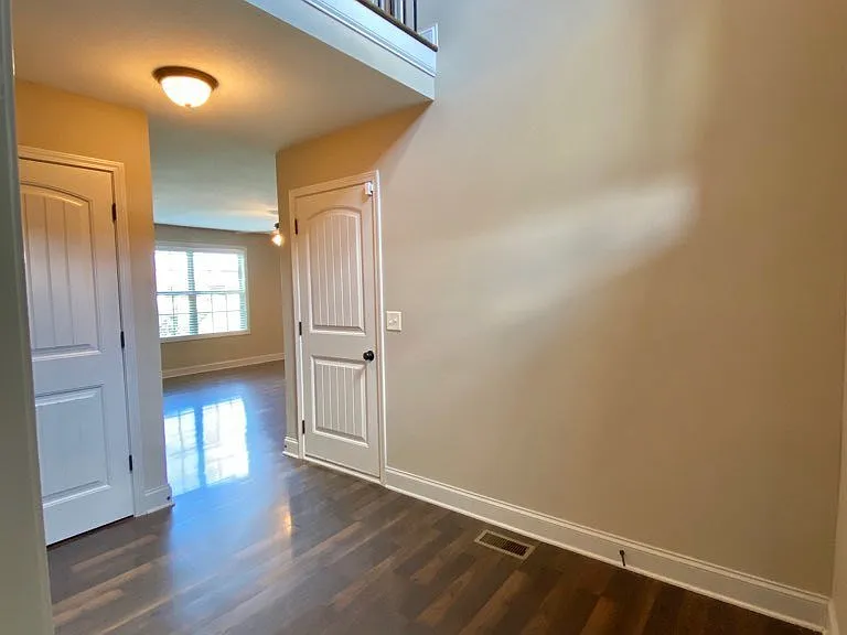 582 Kicker Ct — Photo 2