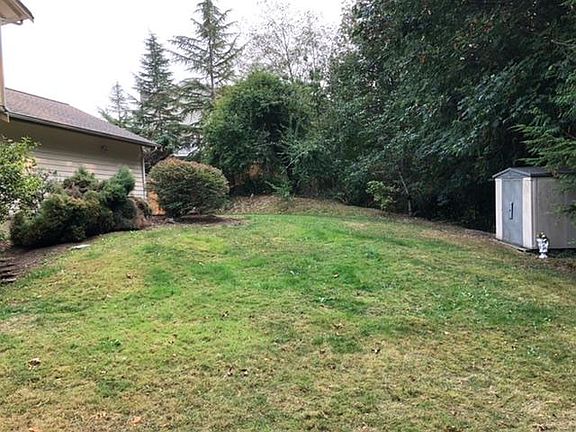 3rd image of 1263 NE Forest Rock Ln