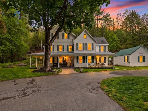 3585 Fairyland Rd, Lehighton, PA 18235
