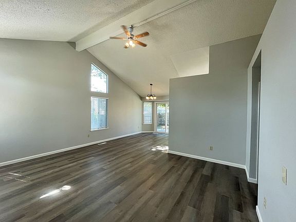 4th image of 843 Stoneridge Cir