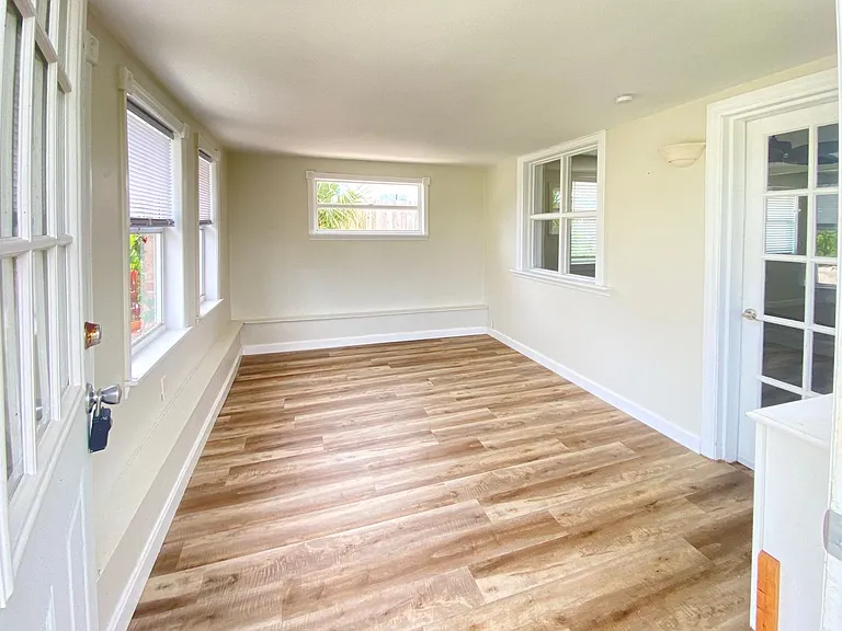 70 Brooks Dr — Photo 3