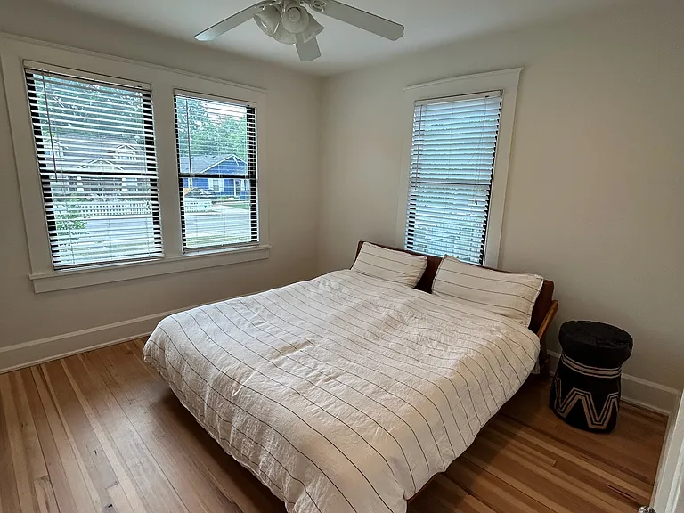 King sized bedroom