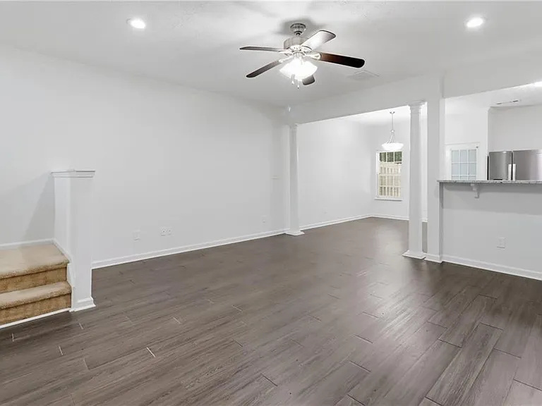 2915 Greyhawk Ln — Photo 5