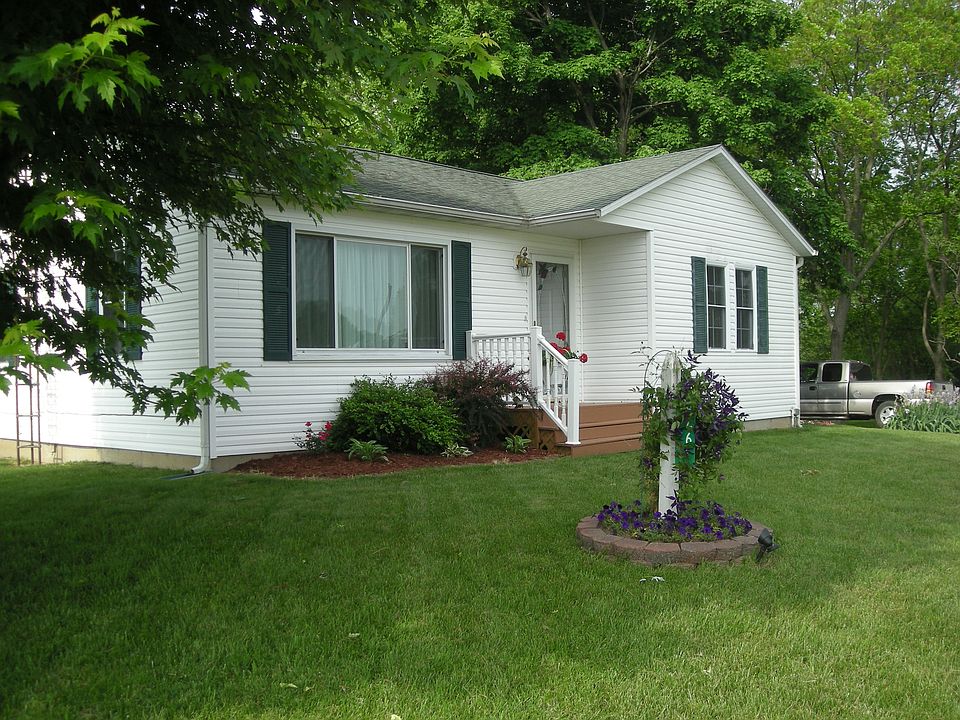 1st image of 3261 2nd St