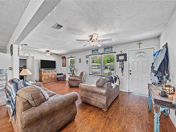 4th image of 114 Brewster St