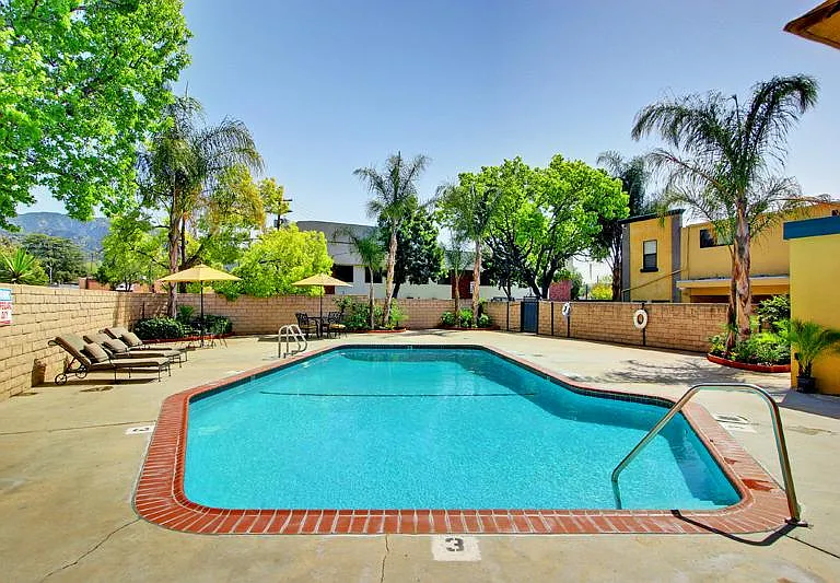 Castillian Apartments — Photo 4
