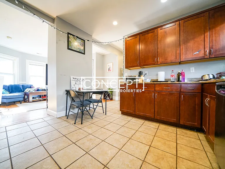 122 Calumet St — Photo 2