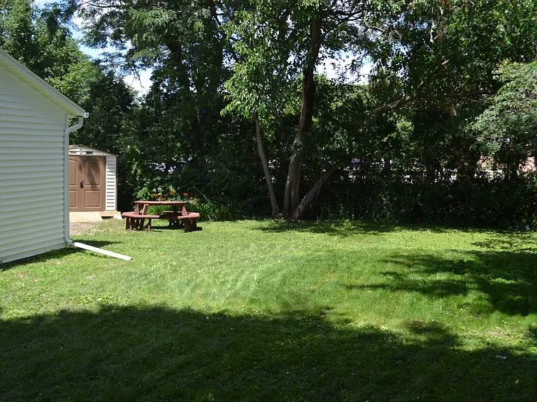 229 S Franklin Ave — Photo 2