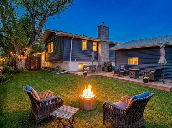10704 SW Maplecrest Rd SE, Calgary, AB T2J 1X9
