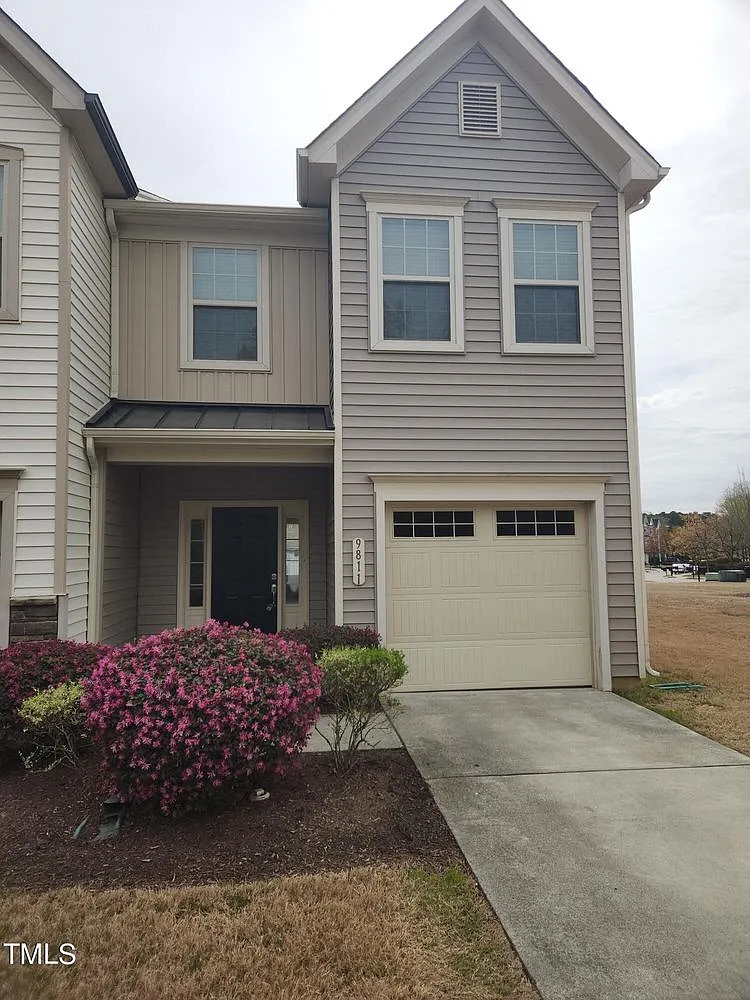 3 bed, 2.5 bath, 1650 sqft, $1,900 — Photo 1