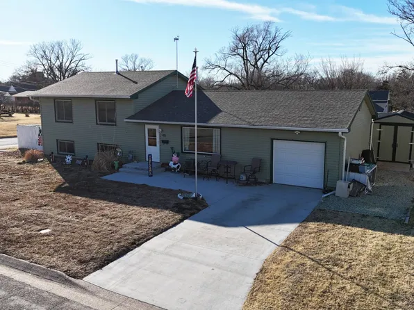 411 N Brandon St, Smith Center, KS 66967