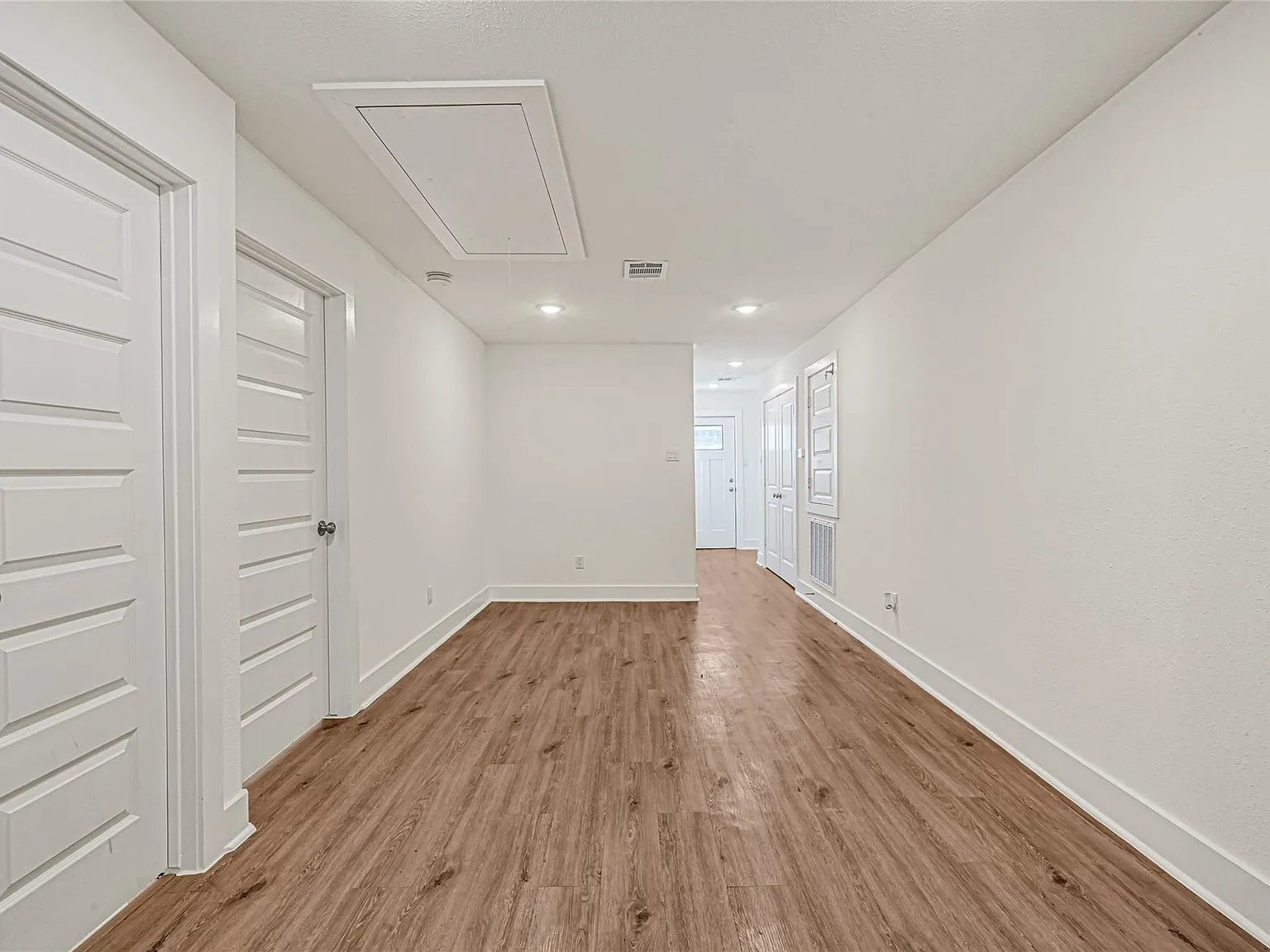 3 bed, 2.0 bath, 920 sqft, $1,845 — Photo 3