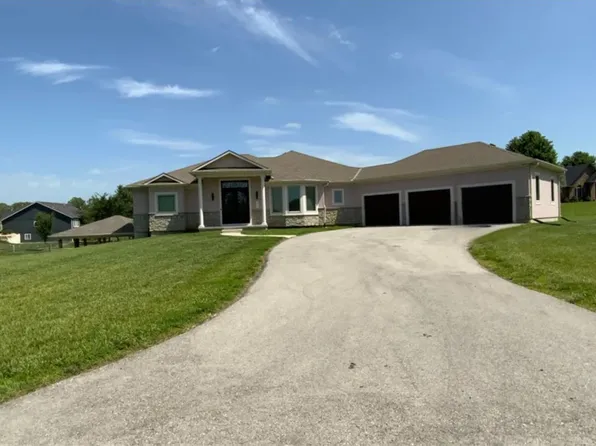 18144 Evans Rd, Tonganoxie, KS 66086