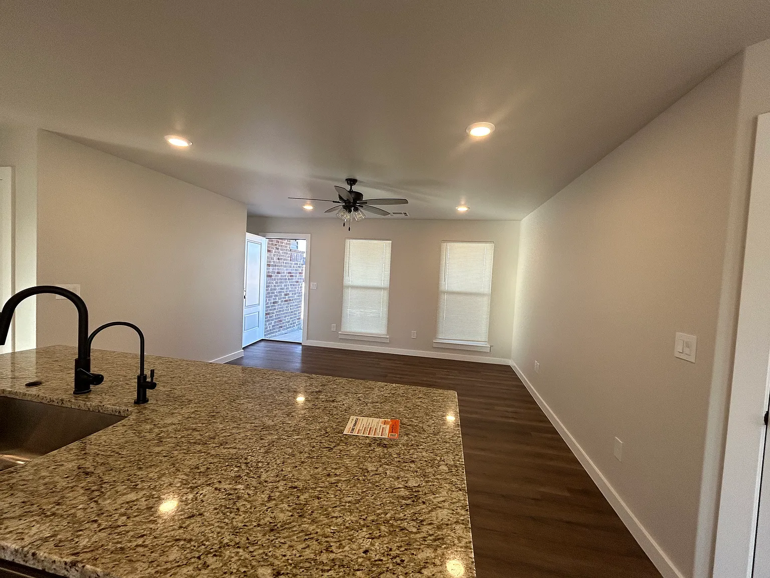 3 bed, 1300 sqft, $2,199 — Photo 4