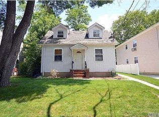 36 Dunwood Rd, Port Washington, NY 11050