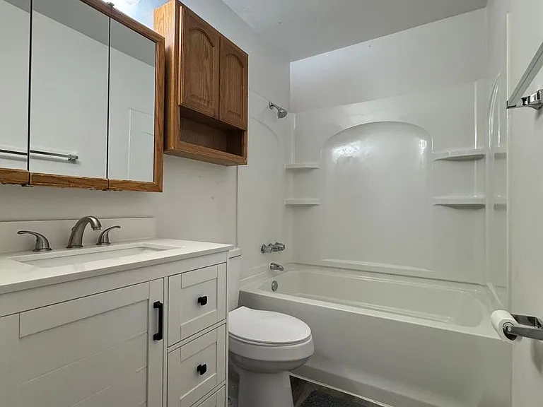 1204 N B St — Photo 9