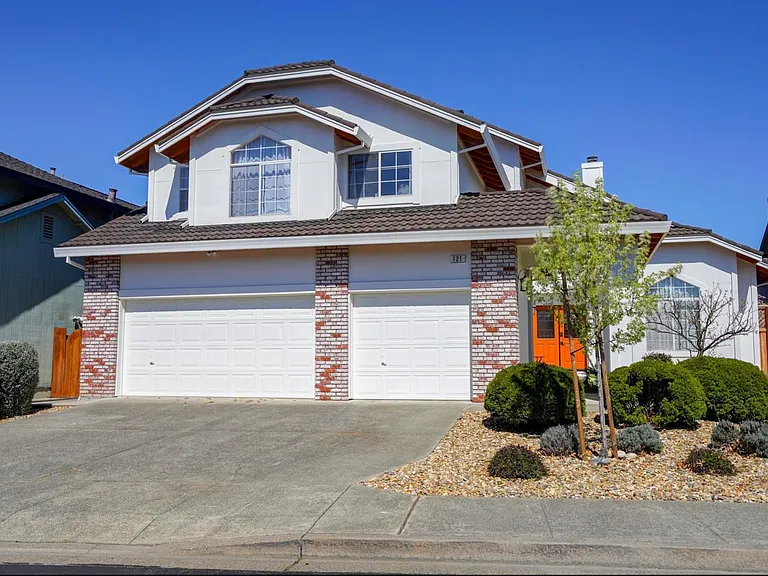 121 Nottingham Way — Photo 22