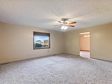 127 Grand Prairie Dr — Photo 2