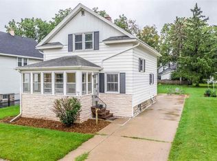 939 W 10th Ave, Oshkosh, WI 54902
