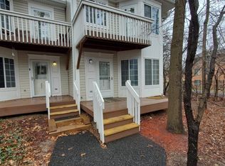 299 W Treehouse Ln, Round Lake, IL 60073