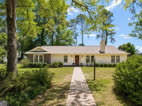670 Hillmont Dr, Waycross, GA 31503