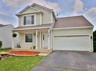 2195 N Stonehedge Ct, Round Lake Beach, IL 60073
