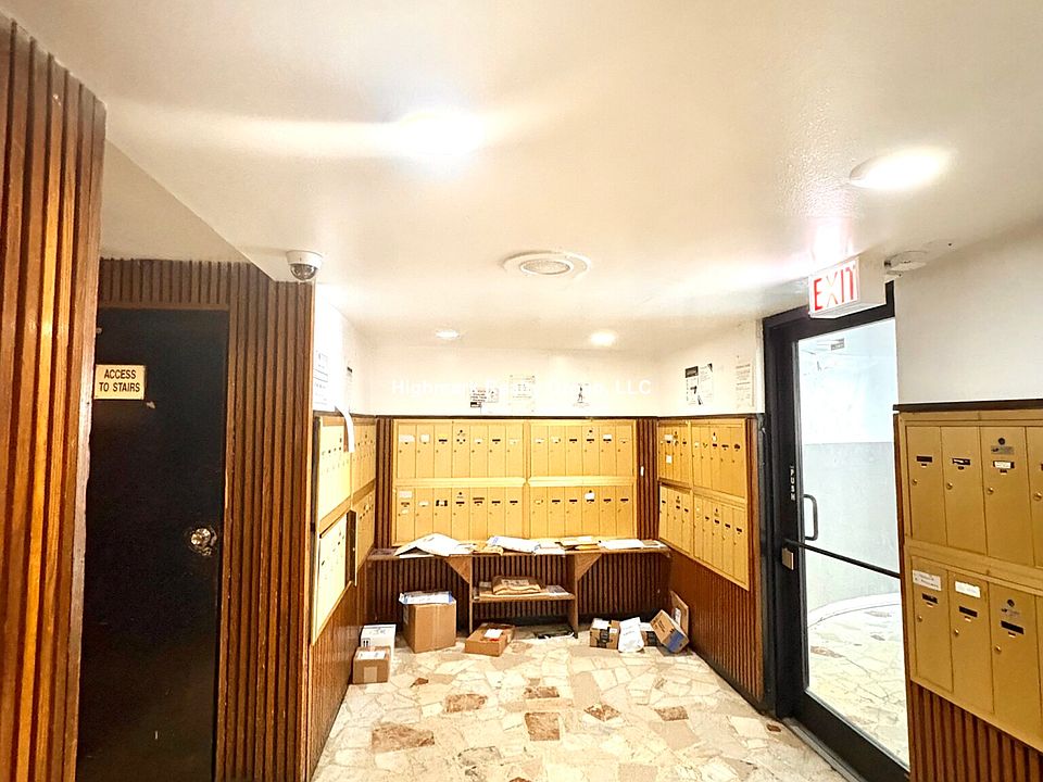 2nd image of 6830 N Sheridan Rd #250A