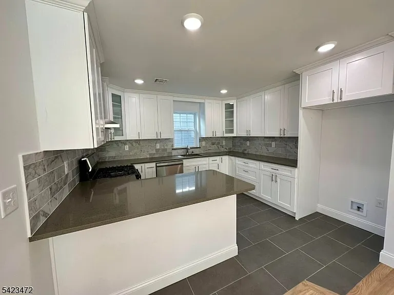 135 Court St — Photo 9